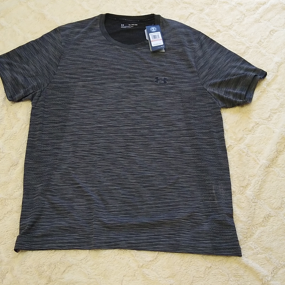 UNDER ARMOUR MEN'S LIGHTWEIGHT TEE!